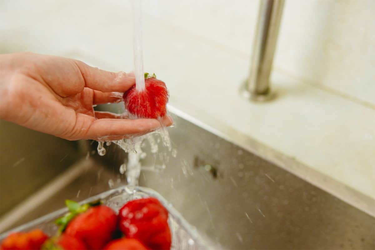 wie wäscht man Erdbeeren richtig ab